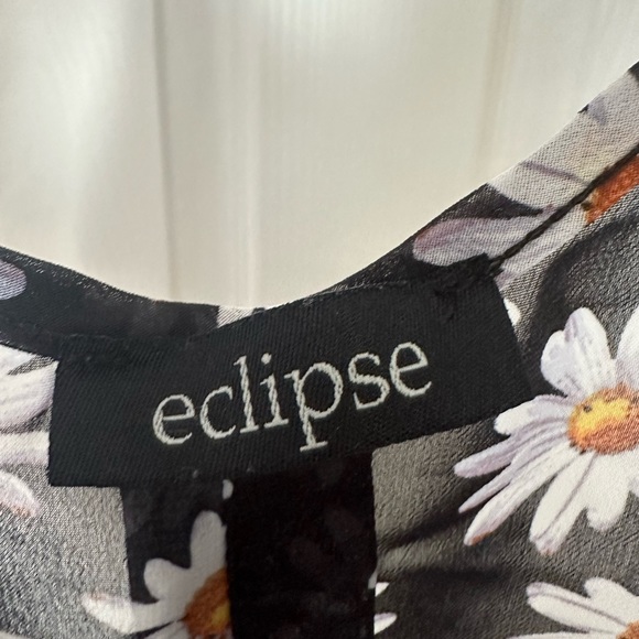 Cute sheer blouse $10 - Picture 3 of 3